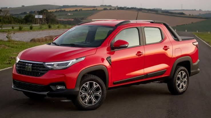 Fiat Strada vermelha